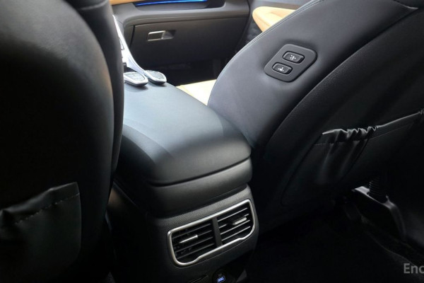 2023 Hyundai Santa Fe с пробегом 18 417 км