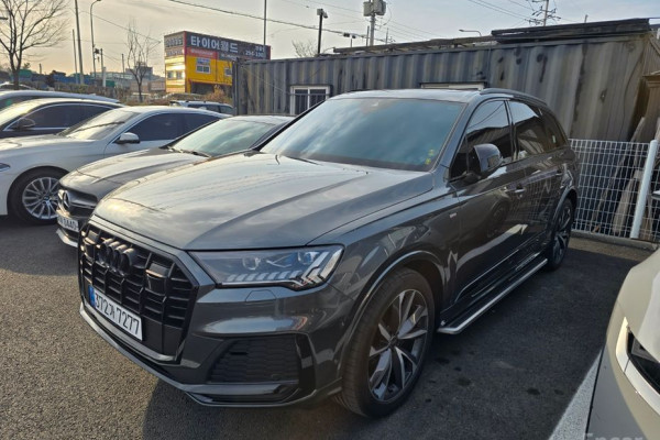 2023 Audi Q7 с пробегом 10 989 км