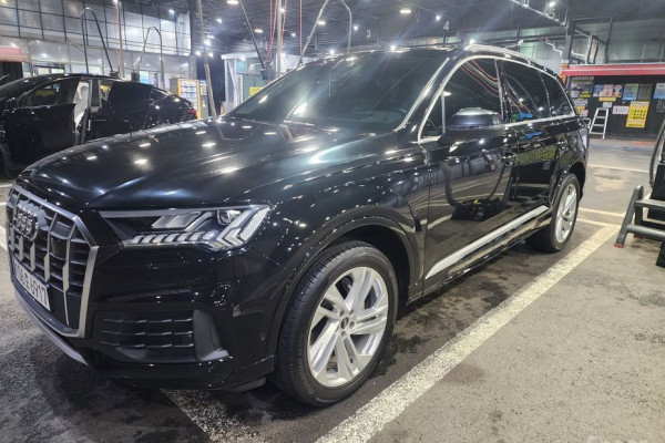 2023 Audi Q7 с пробегом 45 500 км
