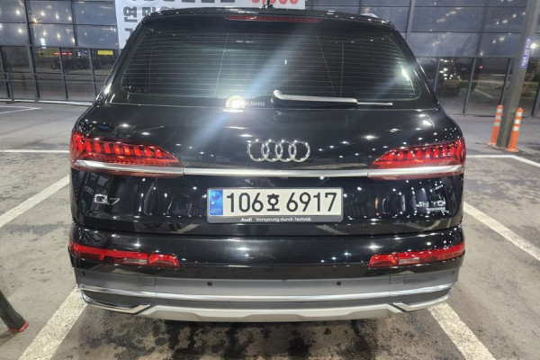 2023 Audi Q7 с пробегом 45 500 км