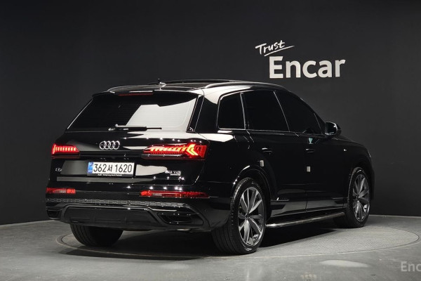 2023 Audi Q7 с пробегом 34 978 км