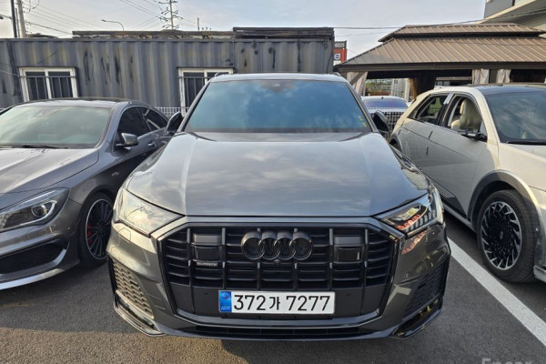2023 Audi Q7 с пробегом 10 989 км