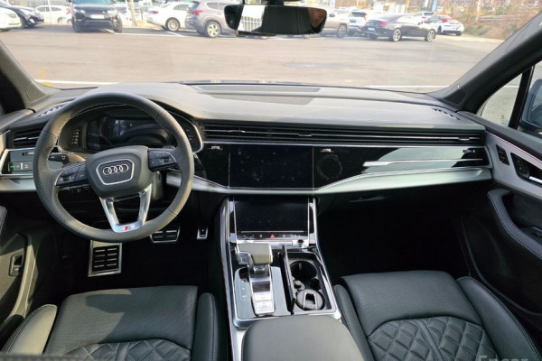 2023 Audi Q7 с пробегом 10 989 км