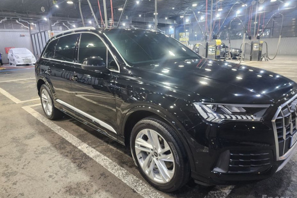 2023 Audi Q7 с пробегом 45 500 км