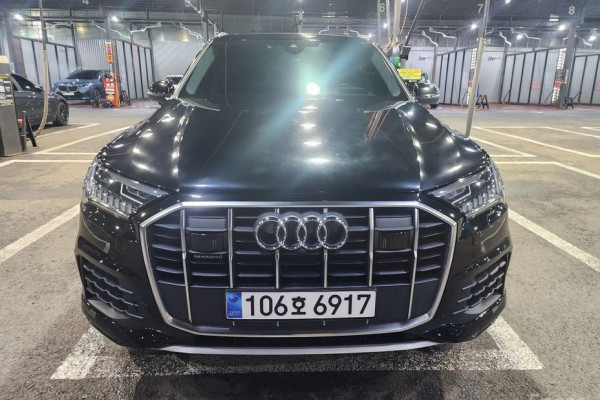 2023 Audi Q7 с пробегом 45 500 км