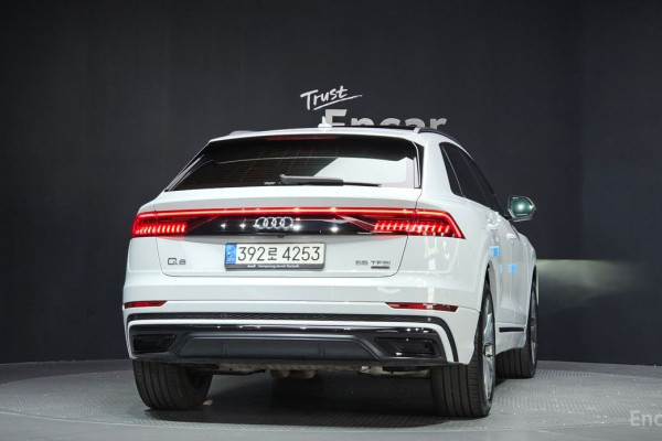 2022 Audi Q8 с пробегом 62 571 км