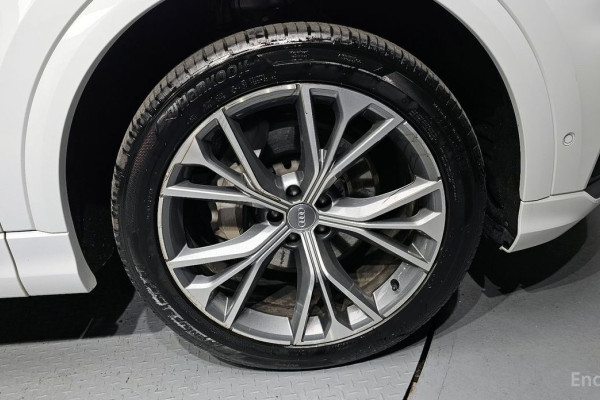 2020 Audi Q8 с пробегом 58 320 км