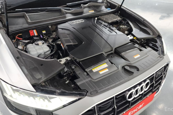 2020 Audi Q8 с пробегом 115 706 км