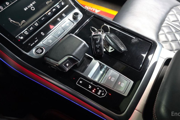 2022 Audi Q8 с пробегом 96 026 км
