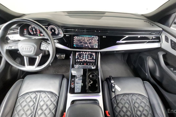 2020 Audi Q8 с пробегом 115 706 км