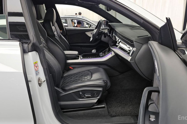 2022 Audi Q8 с пробегом 62 571 км