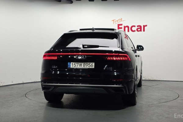 2021 Audi Q8 с пробегом 40 049 км