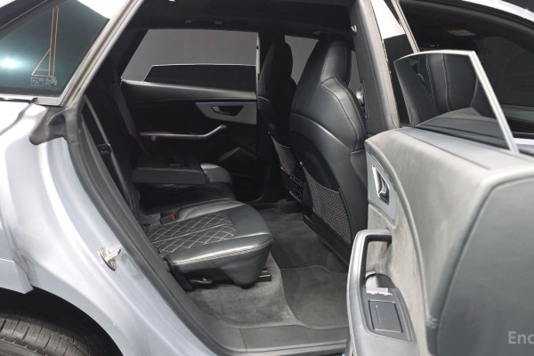 2022 Audi Q8 с пробегом 96 026 км