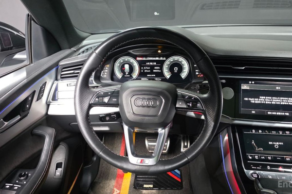 2022 Audi Q8 с пробегом 96 026 км
