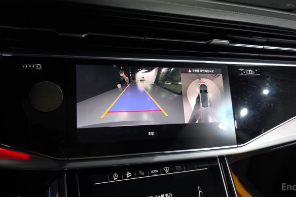 2022 Audi Q8 с пробегом 96 026 км