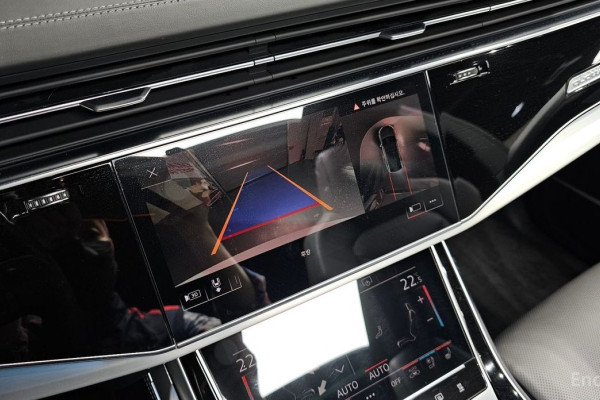 2020 Audi Q8 с пробегом 58 320 км