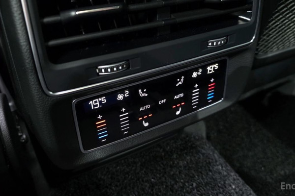 2022 Audi Q8 с пробегом 50 906 км