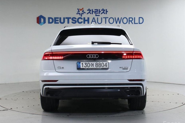 2023 Audi Q8 с пробегом 48 123 км