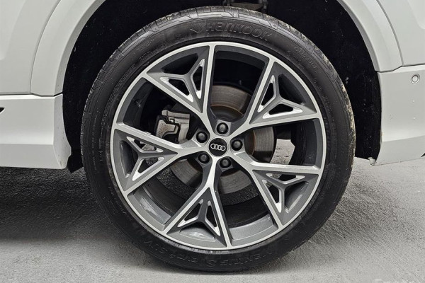 2023 Audi Q8 с пробегом 48 123 км