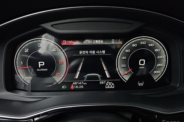 2023 Audi Q8 с пробегом 48 123 км