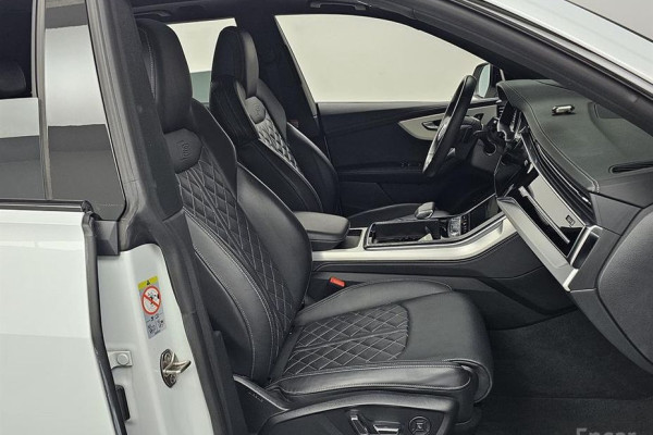 2023 Audi Q8 с пробегом 48 123 км