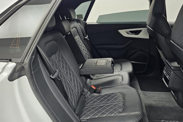 2023 Audi Q8 с пробегом 48 123 км