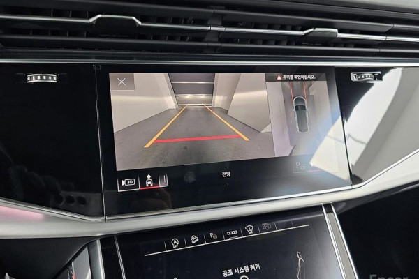 2023 Audi Q8 с пробегом 48 123 км