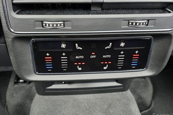 2023 Audi Q8 с пробегом 48 123 км