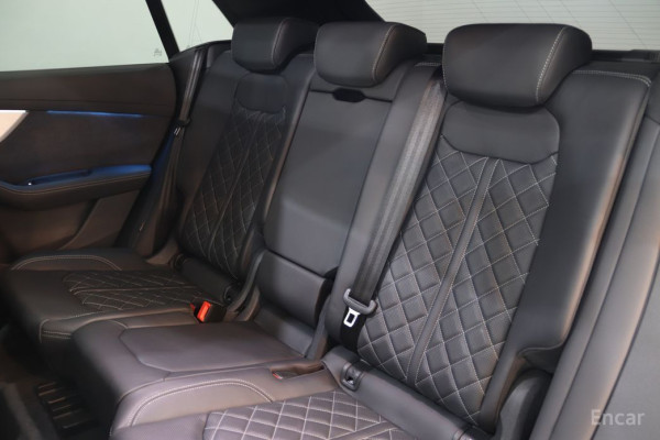 2021 Audi Q8 с пробегом 51 499 км