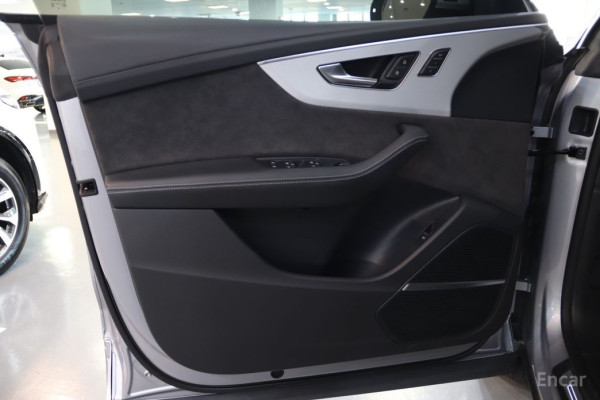 2021 Audi Q8 с пробегом 51 499 км