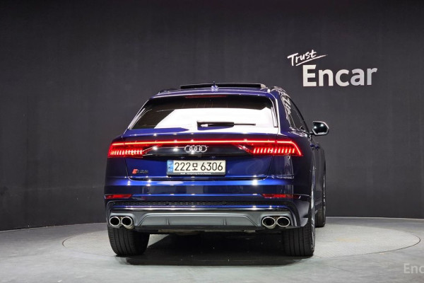 2021 Audi Q8 с пробегом 49 932 км