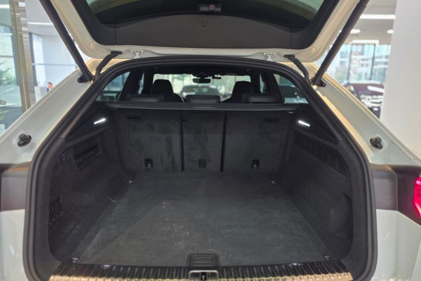 2023 Audi Q8 с пробегом 38 776 км