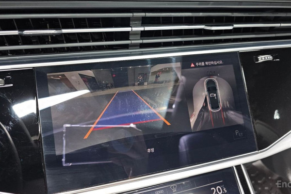 2021 Audi Q8 с пробегом 49 932 км