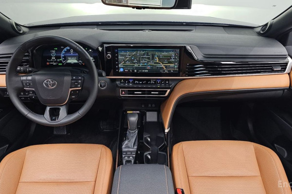 2025 Toyota Camry с пробегом 4 007 км