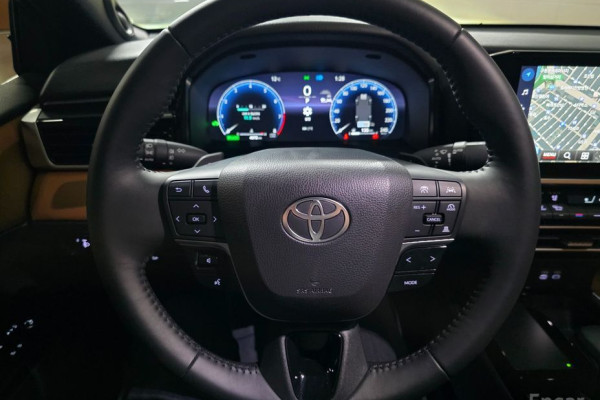 2025 Toyota Camry с пробегом 4 070 км