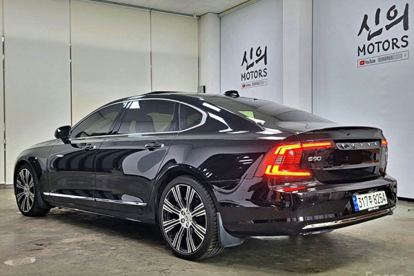 2023 Volvo S90 с пробегом 43 000 км