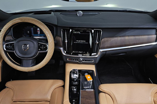 2022 Volvo S90 с пробегом 56 787 км