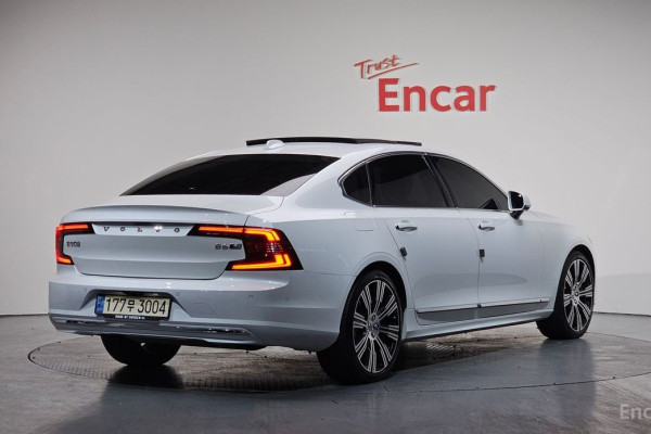 2022 Volvo S90 с пробегом 35 955 км