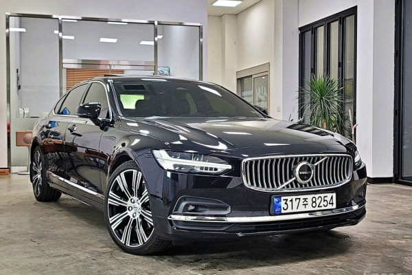 2023 Volvo S90 с пробегом 43 000 км