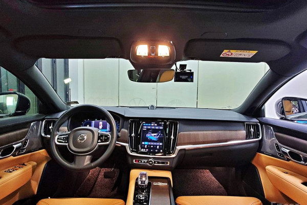 2023 Volvo S90 с пробегом 43 000 км