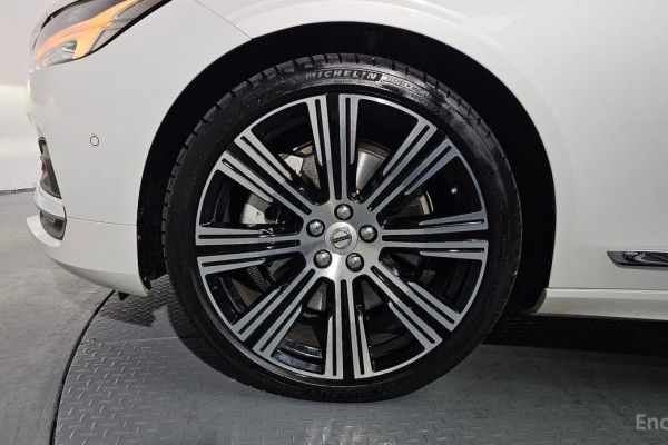 2022 Volvo S90 с пробегом 35 955 км