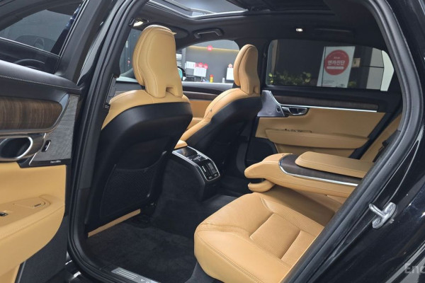 2022 Volvo S90 с пробегом 94 674 км