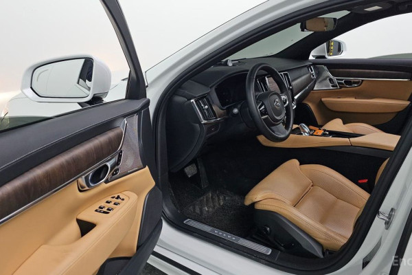 2022 Volvo S90 с пробегом 31 808 км