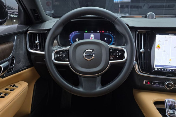 2022 Volvo S90 с пробегом 94 674 км