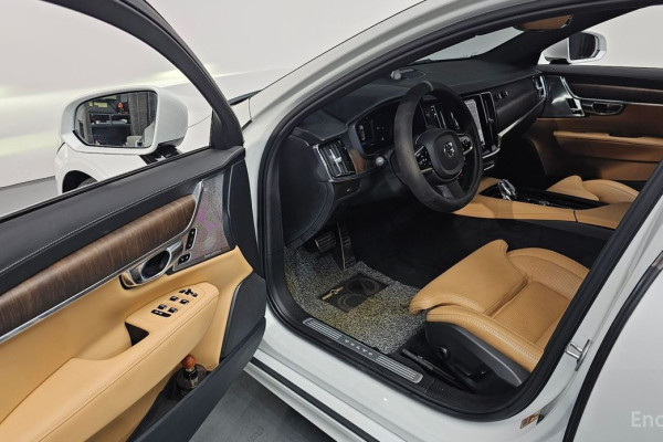 2022 Volvo S90 с пробегом 35 955 км