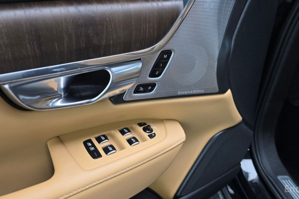 2022 Volvo S90 с пробегом 94 674 км