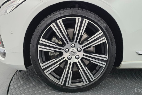 2023 Volvo S90 с пробегом 27 426 км