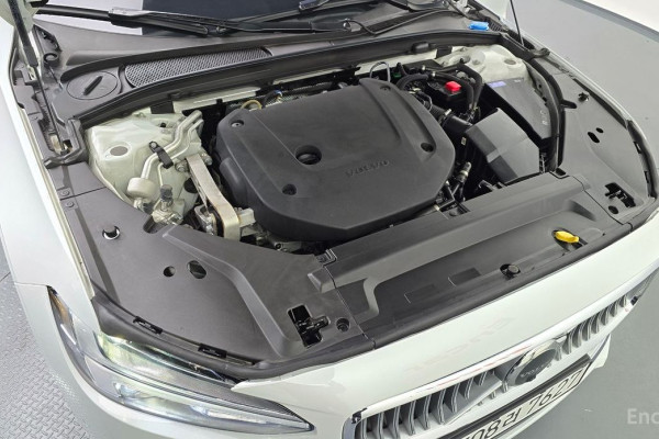 2023 Volvo S90 с пробегом 27 426 км