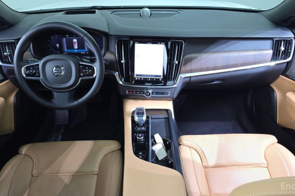 2023 Volvo S90 с пробегом 27 426 км