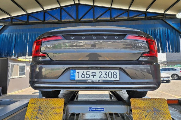 2023 Volvo S90 с пробегом 86 241 км